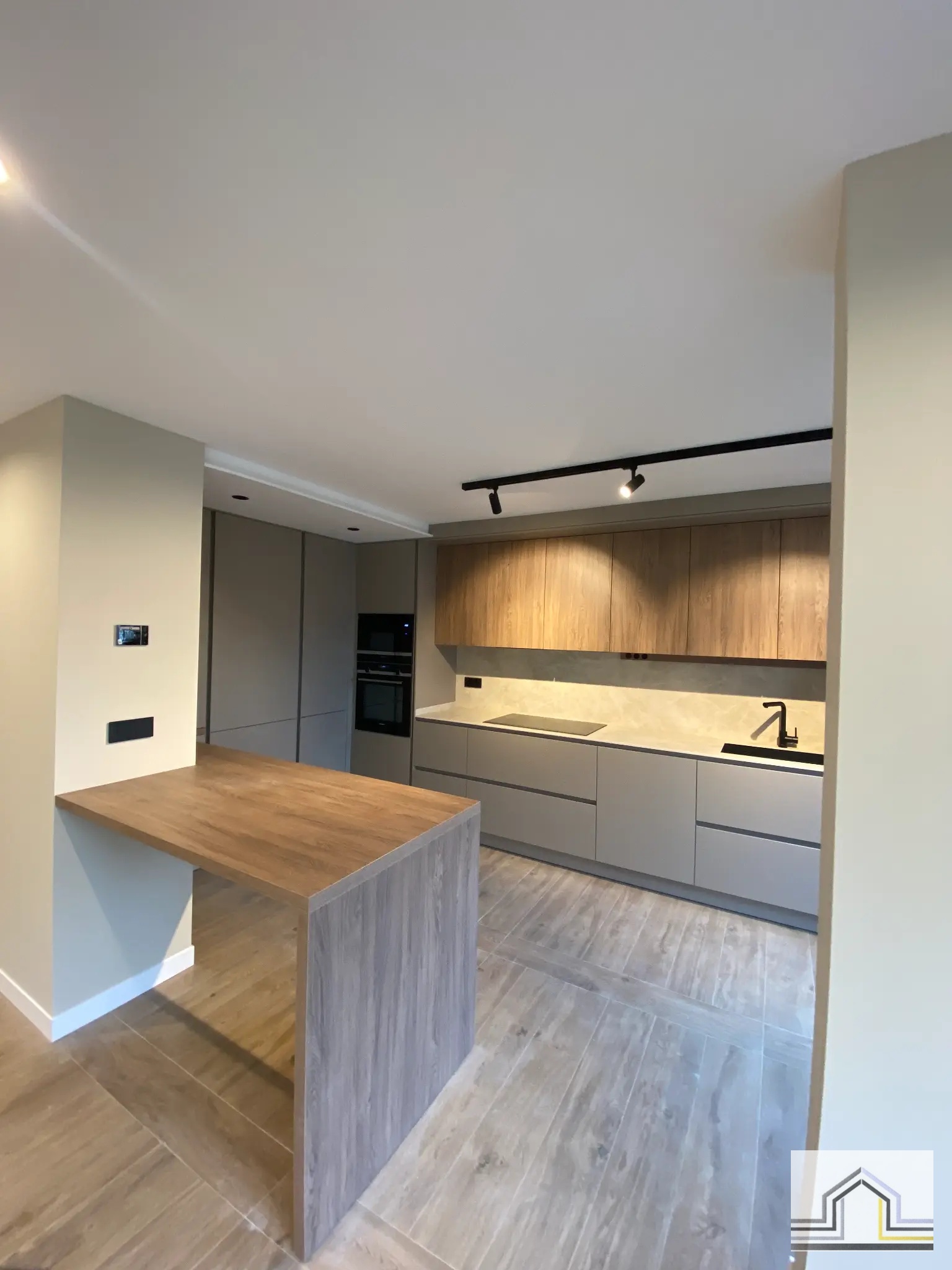 Poeta Pérez Parallé, 30